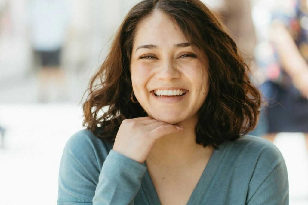 woman with a bright clean smile following airflow teeth clesning